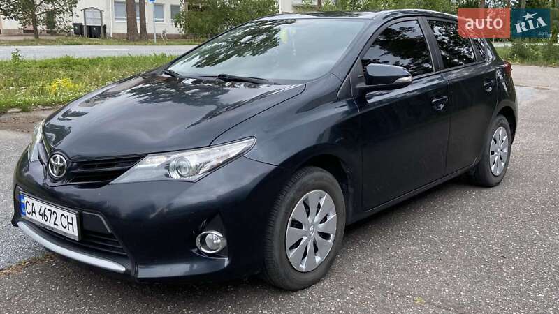 Хетчбек Toyota Auris 2013 в Южноукраїнську