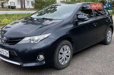 Хэтчбек Toyota Auris 2013 в Южноукраинске