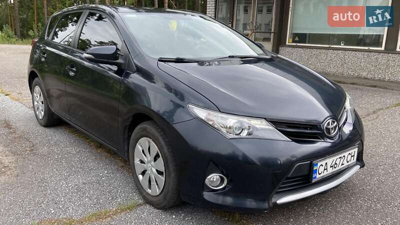 Хэтчбек Toyota Auris 2013 в Южноукраинске