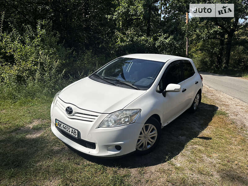 Хетчбек Toyota Auris 2010 в Києві