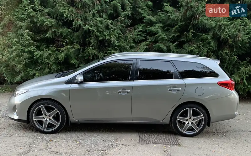 Универсал Toyota Auris 2014 в 