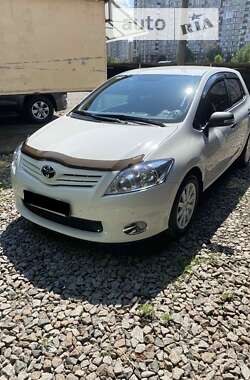 Хэтчбек Toyota Auris 2012 в Киеве