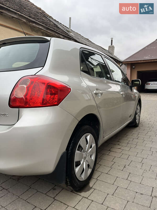 Хэтчбек Toyota Auris 2007 в Сваляве