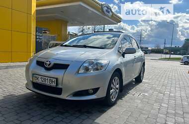 Хэтчбек Toyota Auris 2008 в Ровно