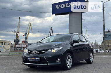 Хетчбек Toyota Auris 2015 в Дніпрі