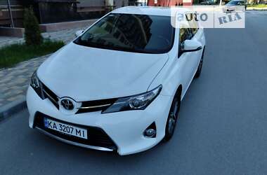 Хетчбек Toyota Auris 2015 в Чернігові