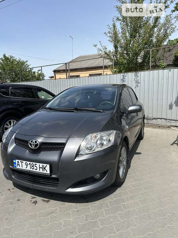 Хэтчбек Toyota Auris 2009 в Луцке