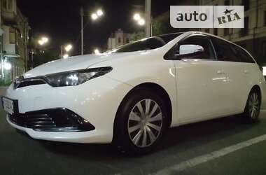 Универсал Toyota Auris 2015 в Шостке