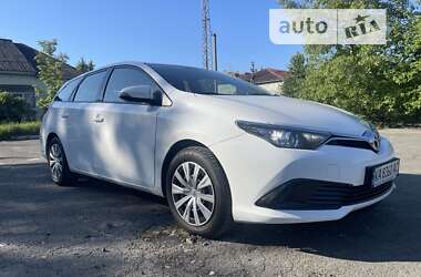 Универсал Toyota Auris 2015 в Шостке