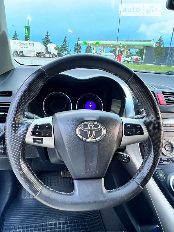 Хэтчбек Toyota Auris 2010 в Буске фото 8 Хэтчбек Toyota Auris 2010 в Буске