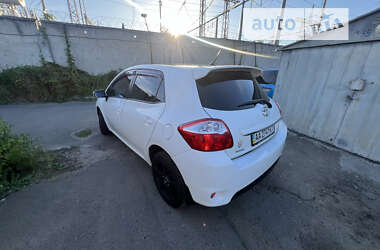 Хэтчбек Toyota Auris 2011 в Киеве