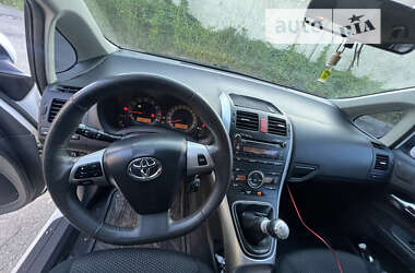 Хэтчбек Toyota Auris 2011 в Киеве