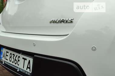 Хэтчбек Toyota Auris 2013 в Каменском