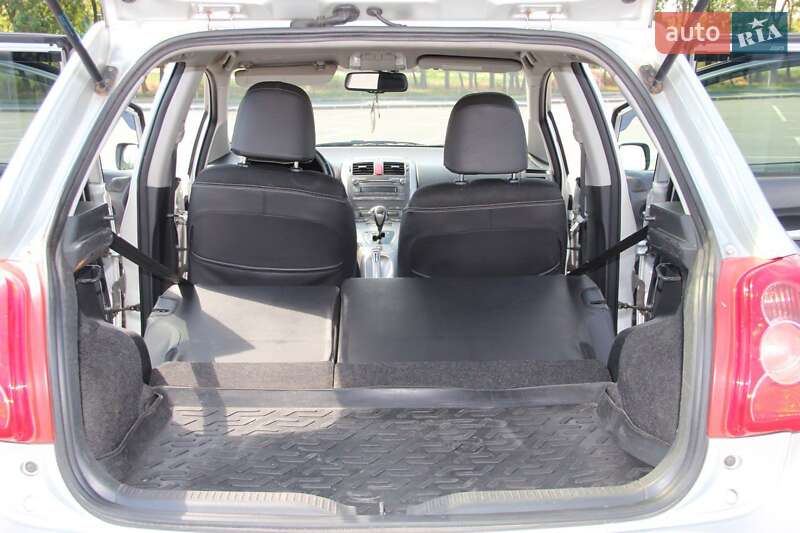 Хэтчбек Toyota Auris 2008 в Днепре