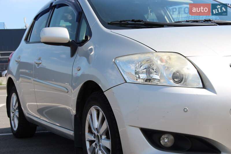Хэтчбек Toyota Auris 2008 в Днепре