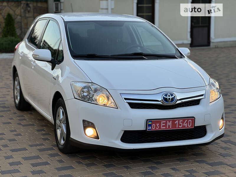 Хэтчбек Toyota Auris 2011 в Могилев-Подольске