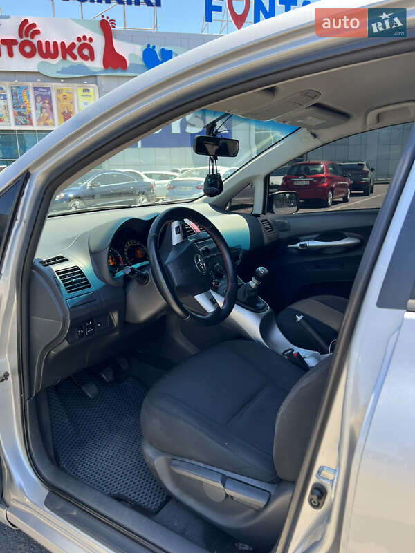 Хэтчбек Toyota Auris 2012 в Одессе