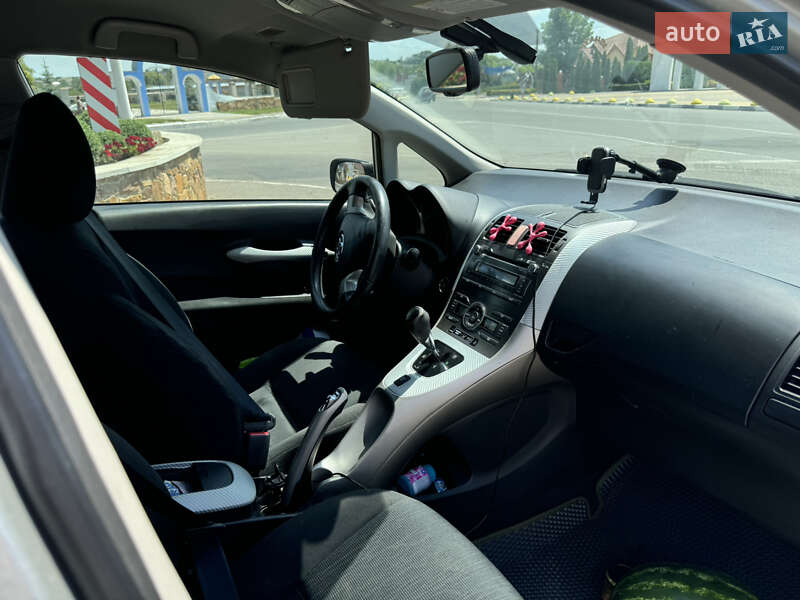 Хэтчбек Toyota Auris 2007 в Тростянце