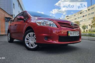 Хэтчбек Toyota Auris 2010 в Киеве