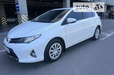 Хэтчбек Toyota Auris 2014 в Киеве