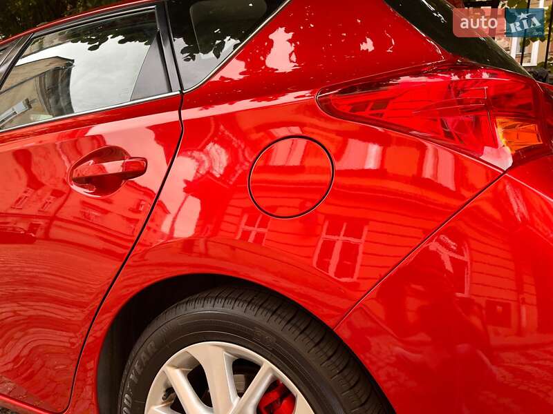 Хэтчбек Toyota Auris 2013 в Львове