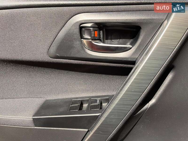 Хэтчбек Toyota Auris 2013 в Львове
