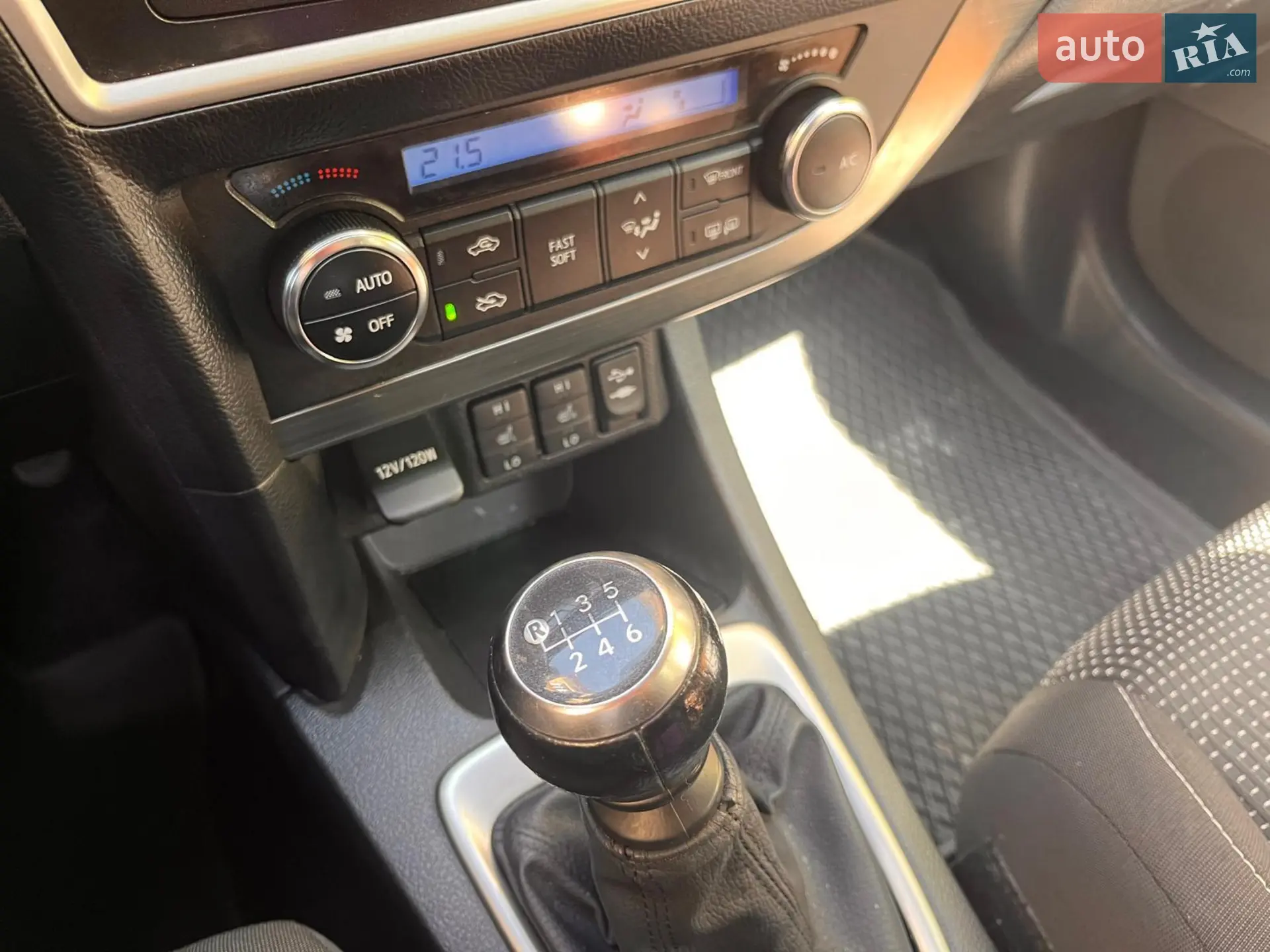 2013 Toyota Auris - мініатюра 18
