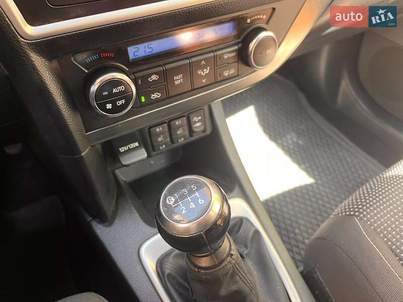 Хэтчбек Toyota Auris 2013 в Львове
