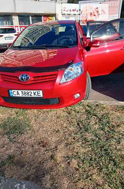 Хэтчбек Toyota Auris 2012 в Смеле