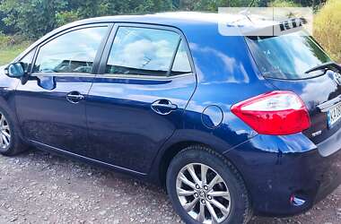 Хэтчбек Toyota Auris 2011 в Казатине