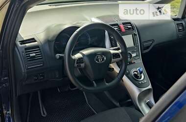 Хэтчбек Toyota Auris 2011 в Казатине