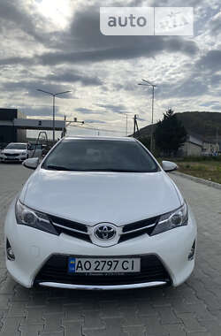 Хэтчбек Toyota Auris 2015 в Мукачево