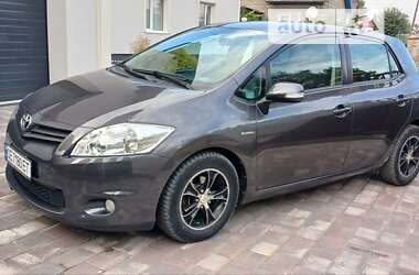 Хэтчбек Toyota Auris 2011 в Кицмани