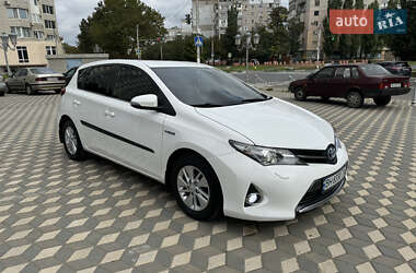 Хэтчбек Toyota Auris 2014 в Черноморске