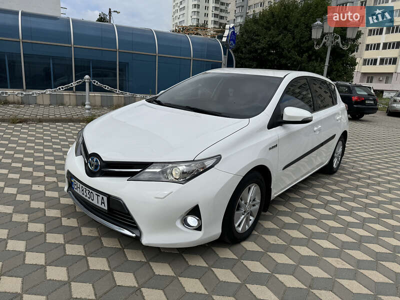 Хэтчбек Toyota Auris 2014 в Черноморске