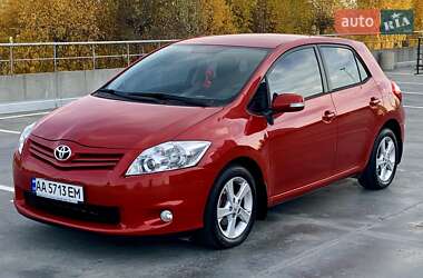 Хэтчбек Toyota Auris 2011 в Киеве