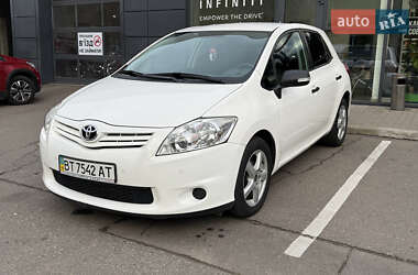 Хэтчбек Toyota Auris 2011 в Днепре