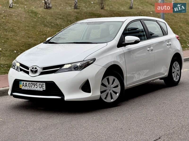 Хэтчбек Toyota Auris 2013 в Киеве