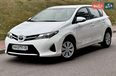 Хэтчбек Toyota Auris 2013 в Киеве