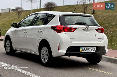 Хэтчбек Toyota Auris 2013 в Киеве