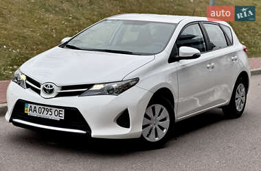 Хэтчбек Toyota Auris 2013 в Киеве