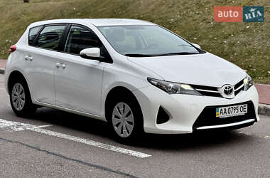 Хэтчбек Toyota Auris 2013 в Киеве