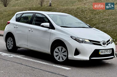 Хэтчбек Toyota Auris 2013 в Киеве