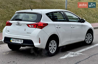 Хэтчбек Toyota Auris 2013 в Киеве