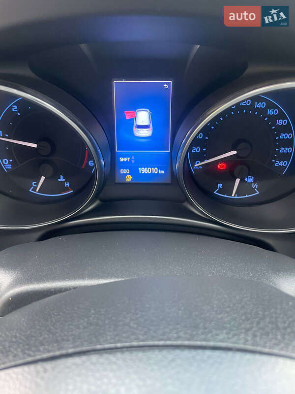 Хетчбек Toyota Auris 2015 в Любомлі