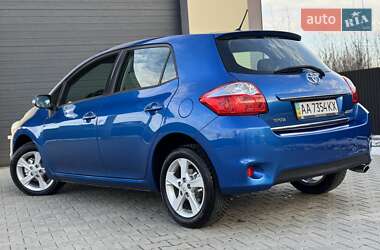 Хетчбек Toyota Auris 2011 в Стрию