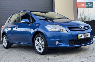 Хетчбек Toyota Auris 2011 в Стрию