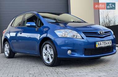 Хетчбек Toyota Auris 2011 в Стрию