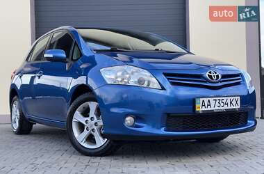 Хэтчбек Toyota Auris 2011 в Стрые