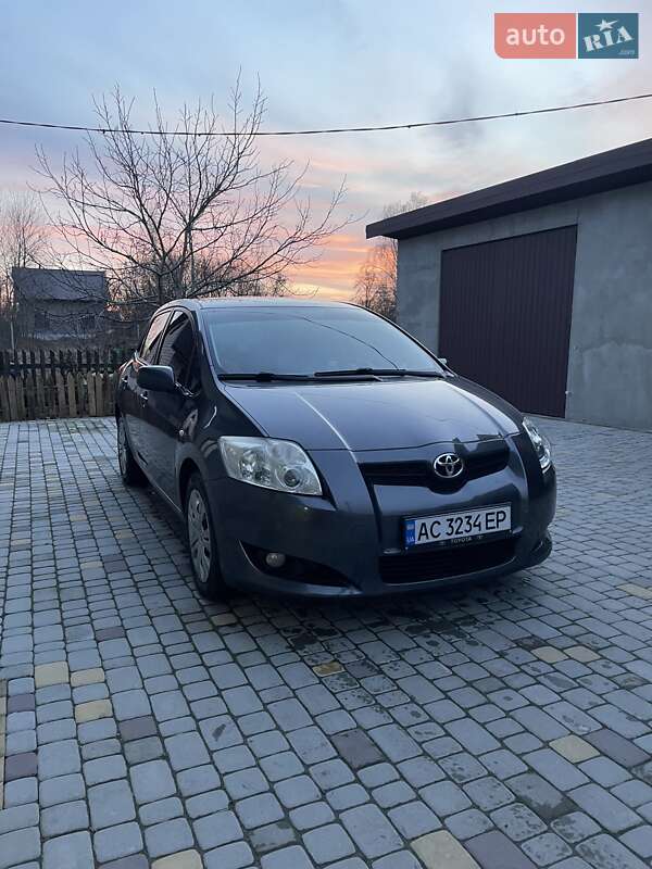 Хэтчбек Toyota Auris 2008 в Владимире